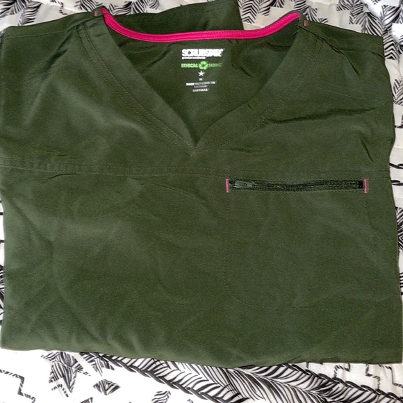 SCRUB TOP - Picture 2 of 3